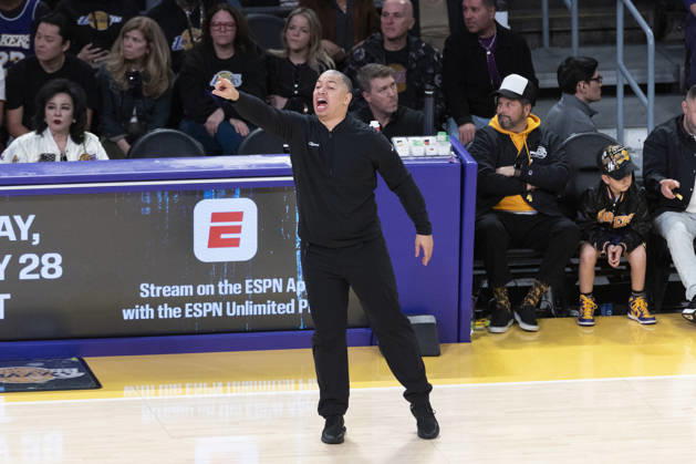 February 20, 2026, Los Angeles, California, United States: Los Angeles Clippers head coach Tyronn Lue gestures during an NBA, Basketball Herren, USA basketball game at Crypto.com Arena. Final score Lakers 125 : 122 Clippers Los Angeles United States - ZUMAs197 20260220_aaa_s197_326 Copyright: xRingoxChiux
