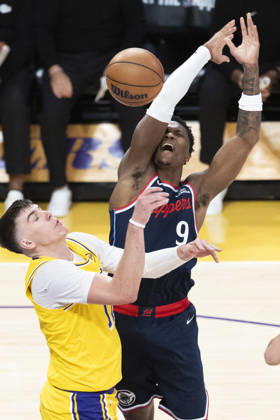 February 20, 2026, Los Angeles, California, United States: Los Angeles Clippers Benedict Mathurin (9) and Los Angeles Lakers™ Jake LaRavia (12) seen in action during an NBA, Basketball Herren, USA basketball game at Crypto.com Arena. Final score Lakers 125 : 122 Clippers Los Angeles United States - ZUMAs197 20260220_aaa_s197_331 Copyright: xRingoxChiux