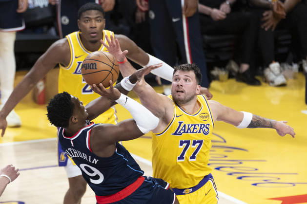 February 20, 2026, Los Angeles, California, United States: Los Angeles Clippers Benedict Mathurin (9) seen in action with Los Angeles Lakers™ Luka Don?i? (77) during an NBA, Basketball Herren, USA basketball game at Crypto.com Arena. Final score Lakers 125 : 122 Clippers Los Angeles United States - ZUMAs197 20260220_aaa_s197_346 Copyright: xRingoxChiux