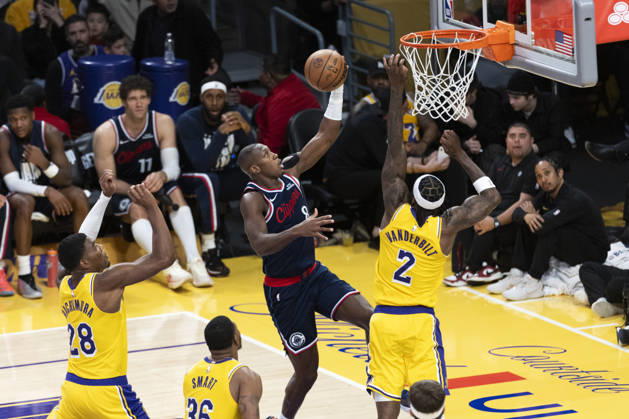 February 20, 2026, Los Angeles, California, United States: Los Angeles Clippers Kris Dunn (8) seen in action with Los Angeles Lakers™ Jarred Vanderbilt (2) during an NBA, Basketball Herren, USA basketball game at Crypto.com Arena. Final score Lakers 125 : 122 Clippers Los Angeles United States - ZUMAs197 20260220_aaa_s197_343 Copyright: xRingoxChiux