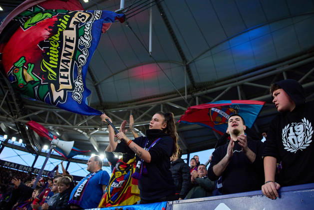 Levante UD v Valencia CF- LaLiga EA Sports VALENCIA, SPAIN - FEBRUARY 15: Levante UD fans during to the LaLiga EA Sports match between Levante UD and Valencia CF at Estadio Ciutat de Valencia on February, 2026 in Valencia, Spain. (Photo by Jose Torres Photo Players Images Magara Press) Valencia Estadio Ciutat de Valencia Spain Copyright: xJosexTorresx