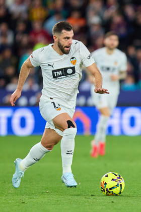 Levante UD v Valencia CF- LaLiga EA Sports VALENCIA, SPAIN - FEBRUARY 15: Luis Rioja of Valencia CF runs with the ball during to the LaLiga EA Sports match between Levante UD and Valencia CF at Estadio Ciutat de Valencia on February, 2026 in Valencia, Spain. (Photo by Jose Torres Photo Players Images Magara Press) Valencia Estadio Ciutat de Valencia Spain Copyright: xJosexTorresx