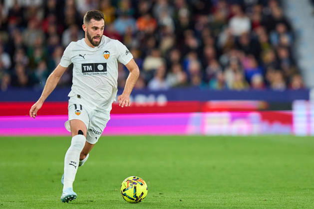 Levante UD v Valencia CF- LaLiga EA Sports VALENCIA, SPAIN - FEBRUARY 15: Luis Rioja of Valencia CF runs with the ball during to the LaLiga EA Sports match between Levante UD and Valencia CF at Estadio Ciutat de Valencia on February, 2026 in Valencia, Spain. (Photo by Jose Torres Photo Players Images Magara Press) Valencia Estadio Ciutat de Valencia Spain Copyright: xJosexTorresx