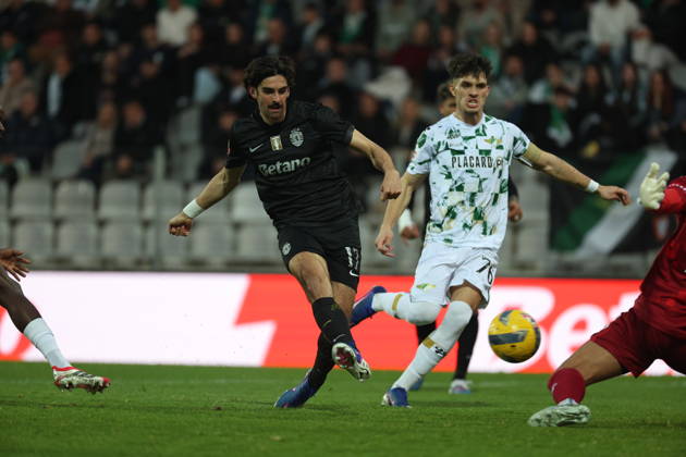 Francisco Trincao (Sporting CP) in action during the match between Moreirense FC and Sporting CP, valid for Liga Portugal Betclic 2025 2026 at Estadio Comendador Joaquim Almeida on 21 February 2026. Moreira de Conegos Estadio Comendador Joaquim Almeida Moreira de Conegos Portugal Copyright: xIMAGOx xPRIMExSPORTSxIMAGESx xFILIPExOLIVEIRAx