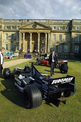 British Grand Prix, Silverstone 13 July 2001..Stowe Ball, Nr. Silverstone..DIGITAL IMAGE. Copyright: xSuttonxMotorsportsx