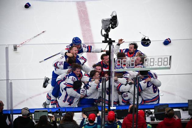 HOCKEY SUR GLACE JO MILAN CORTINA 2026 2026 CANADA ETATS UNIS 1 2 ap SANTAGIULIA ICE HOCKEY ARENA MILAN ITALIE 22 02 2026 PAPON BERNARD prolongation joie apres le but en or du 2 1 de hughes jack usa MILAN SANTAGIULIA ICE HOCKEY ARENA Italie GermanyxJapanxUKxFrancexBelgiumxOUT  Copyright: xPAPONxBERNARDx