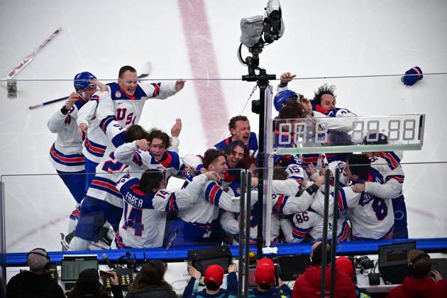 HOCKEY SUR GLACE JO MILAN CORTINA 2026 2026 CANADA ETATS UNIS 1 2 ap SANTAGIULIA ICE HOCKEY ARENA MILAN ITALIE 22 02 2026 PAPON BERNARD prolongation joie apres le but en or du 2 1 de hughes jack usa MILAN SANTAGIULIA ICE HOCKEY ARENA Italie GermanyxJapanxUKxFrancexBelgiumxOUT  Copyright: xPAPONxBERNARDx