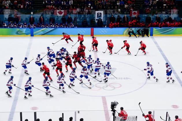 HOCKEY SUR GLACE JO MILAN CORTINA 2026 2026 CANADA ETATS UNIS 1 2 ap SANTAGIULIA ICE HOCKEY ARENA MILAN ITALIE 22 02 2026 PAPON BERNARD la patinoire avec effet de superposition MILAN SANTAGIULIA ICE HOCKEY ARENA Italie GermanyxJapanxUKxFrancexBelgiumxOUT  Copyright: xPAPONxBERNARDx