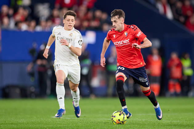 CA Osasuna v Real Madrid CF - LaLiga EA Sports Arda Guler of Real Madrid CF competes for the ball with Aimar Oroz of CA Osasuna during the LaLiga EA Sports match between CA Osasuna and Real Madrid CF at El Sadar on February 21, 2026, in Pamplona, Spain. Pamplona El Sadar Navarra Spain RL_OSAvRMCF_000022 Copyright: xRicardoxLarreinax