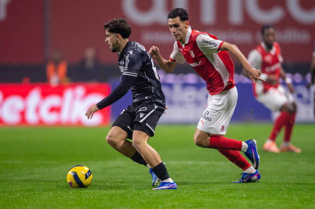 February 21, 2026, Braga, Braga, Portugal: BRAGA, PORTUGAL - FEBRUARY 21: TONY STRATA of Vitoria SC is seen on action during the Liga Portugal Betclic 2025 26 League match between SC Braga and Vitoria SC, at Estadio Municipal de Braga on February 21, 2026 in Braga, Portugal Braga Portugal - ZUMAl192 20260221_zsp_l192_037 Copyright: xMiguelxLemosx