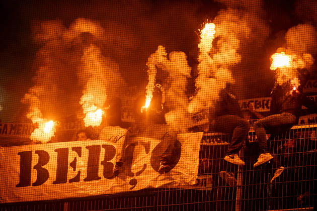 February 21, 2026, Braga, Braga, Portugal: BRAGA, PORTUGAL - FEBRUARY 21: Vitoria SC supports is seen doing some fireworks during the Liga Portugal Betclic 2025 26 League match between SC Braga and Vitoria SC, at Estadio Municipal de Braga on February 21, 2026 in Braga, Portugal Braga Portugal - ZUMAl192 20260221_zsp_l192_042 Copyright: xMiguelxLemosx