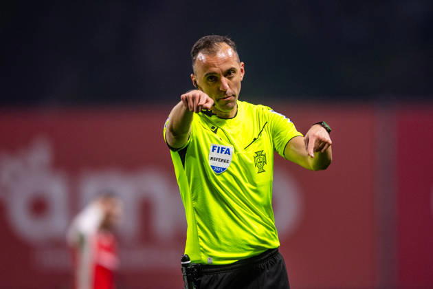 February 21, 2026, Braga, Braga, Portugal: BRAGA, PORTUGAL - FEBRUARY 21: JOAO PINHEIRO referee of the game is seen on action during the Liga Portugal Betclic 2025 26 League match between SC Braga and Vitoria SC, at Estadio Municipal de Braga on February 21, 2026 in Braga, Portugal Braga Portugal - ZUMAl192 20260221_zsp_l192_051 Copyright: xMiguelxLemosx