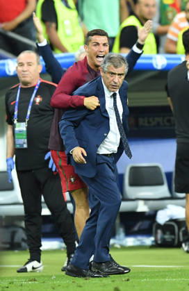 Portugal wins UEFA EURO, EM, Europameisterschaft,Fussball 2016 PARIS, FRANCE - JULY 10: Portugal s Cristiano Ronaldo and head coach of Portugal Fernando Santos are seen during the Euro 2016 final football match between Portugal and France at the Stade de France in Saint-Denis, north of Paris, France on July 10, 2016. Ile-de-France France. Editorial use only. Please get in touch for any other usage. Copyright: x2025xAnadoluxMustafaxYalcinx
