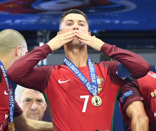 Portugal wins UEFA EURO, EM, Europameisterschaft,Fussball 2016 PARIS, FRANCE - JULY 10: Portugal s forward Cristiano Ronaldo celebrates as he poses after Portugal won the Euro 2016 final football match between Portugal and France at the Stade de France in Saint-Denis, north of Paris, on July 10, 2016. Ile-de-France France. Editorial use only. Please get in touch for any other usage. Copyright: x2025xAnadoluxMustafaxYalcinx