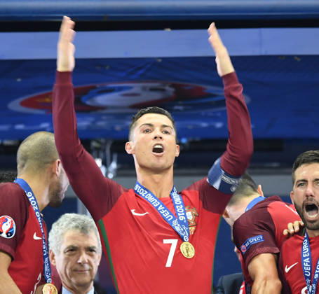 Portugal wins UEFA EURO, EM, Europameisterschaft,Fussball 2016 PARIS, FRANCE - JULY 10: Portugal s forward Cristiano Ronaldo celebrates as he poses after Portugal won the Euro 2016 final football match between Portugal and France at the Stade de France in Saint-Denis, north of Paris, on July 10, 2016. Ile-de-France France. Editorial use only. Please get in touch for any other usage. Copyright: x2025xAnadoluxMustafaxYalcinx