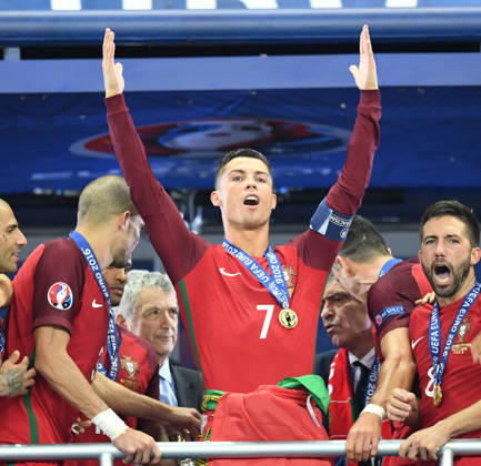 Portugal wins UEFA EURO, EM, Europameisterschaft,Fussball 2016 PARIS, FRANCE - JULY 10: Portugal s forward Cristiano Ronaldo celebrates as he poses after Portugal won the Euro 2016 final football match between Portugal and France at the Stade de France in Saint-Denis, north of Paris, on July 10, 2016. Ile-de-France France. Editorial use only. Please get in touch for any other usage. Copyright: x2025xAnadoluxMustafaxYalcinx