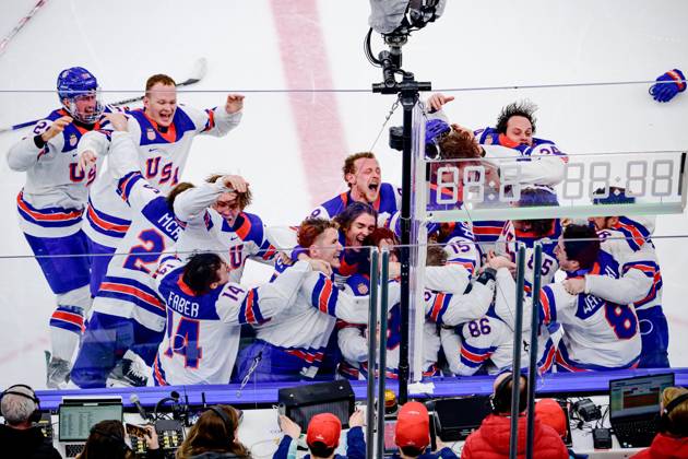 HOCKEY SUR GLACE JO MILAN CORTINA 2026 2026 CANADA ETATS UNIS 1 2 ap SANTAGIULIA ICE HOCKEY ARENA MILAN ITALIE 22 02 2026 PAPON BERNARD prolongation joie apres le but en or du 2 1 de hughes jack usa photo retouchee MILAN SANTAGIULIA ICE HOCKEY ARENA Italie GermanyxJapanxUKxFrancexBelgiumxOUT  Copyright: xPAPONxBERNARDx