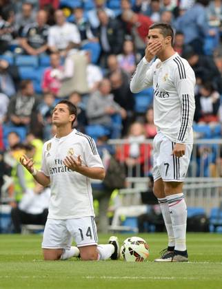 Real Madrid CF v UD Almeria - La Liga MADRID, SPAIN - APRIL 29: Cristiano Ronaldo (R) and Chicharito (L) of Real Madrid CF seen during the La Liga match between Real Madrid CF and UD Almeria at Estadio Santiago Bernabeu on April 29, 2015 in Madrid, Spain. Evrim Aydin Anadolu Agency Madrid Spain. Editorial use only. Please get in touch for any other usage. Copyright: x2025xAnadoluxEvrimxAydınx