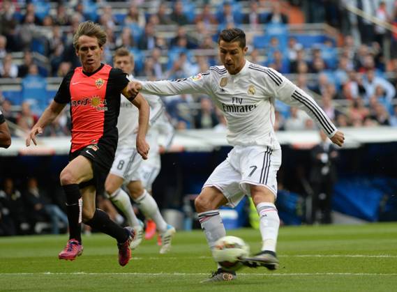 Real Madrid CF v UD Almeria - La Liga MADRID, SPAIN - APRIL 29: Cristiano Ronaldo (R) of Real Madrid CF in action during the La Liga match between Real Madrid CF and UD Almeria at Estadio Santiago Bernabeu on April 29, 2015 in Madrid, Spain. Evrim Aydin Anadolu Agency Madrid Spain. Editorial use only. Please get in touch for any other usage. Copyright: x2025xAnadoluxEvrimxAydınx