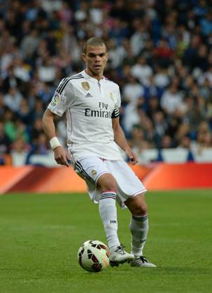 Real Madrid CF v UD Almeria - La Liga MADRID, SPAIN - APRIL 29: Pepe of Real Madrid CF in action during the La Liga match between Real Madrid CF and UD Almeria at Estadio Santiago Bernabeu on April 29, 2015 in Madrid, Spain. Evrim Aydin Anadolu Agency Madrid Spain. Editorial use only. Please get in touch for any other usage. Copyright: x2025xAnadoluxEvrimxAydınx