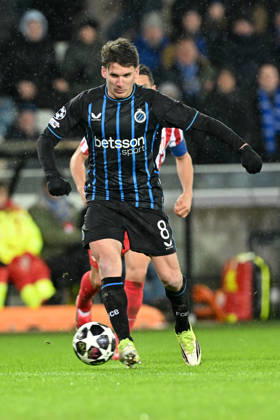 260218 Club Brugge vs Atletico Madrid Christos Tzolis (8) of Club Brugge pictured during the Uefa Champions League Knock Out play offs first leg in season 2025 - 2026 between Club Brugge KV and Atletico de Madrid on February 18 , 2026 in Brugge, Belgium. (Photo by David Catry Isosport) Brugge Belgium Copyright: xDavidxCatryx 20260218DC2_5152