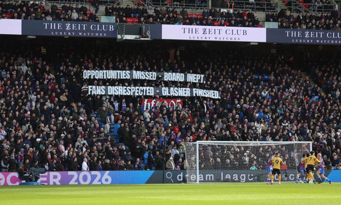 Premier League - Crystal Palace FC v Wolverhampton Wanderers LONDON, ENGLAND, FEBRUARY 21: Crystal Palace fans hold aloft a banner in protest which reads Opportunities Missed, Board Inept, Fans Disrespected, Glasner Finished towards Oliver Glasner Manager of Crystal Palace & Steve Parish, Josh Harris, Woody Johnson co owners of Crystal Palace during the match between Crystal Palace FC and Wolverhampton Wanderers FC in the Premier League at Selhurst Park Stadium in London, England, on February 21. (Photo by Daniel Weir) London Selhurst Park Stadium England Copyright: xDanielxWeir SportsxPressxPhotox SPPA_Crystal_Palace_Wolverhampton_Wanderers_220226_DW03