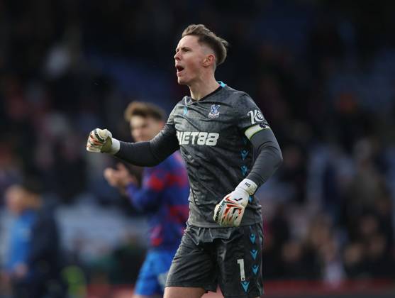 Premier League - Crystal Palace FC v Wolverhampton Wanderers LONDON, ENGLAND, FEBRUARY 21: Dean Henderson of Crystal Palace celebrates the 1-0 victory at the full time whistle during the match between Crystal Palace FC and Wolverhampton Wanderers FC in the Premier League at Selhurst Park Stadium in London, England, on February 21. (Photo by Daniel Weir) London Selhurst Park Stadium England Copyright: xDanielxWeir SportsxPressxPhotox SPPA_Crystal_Palace_Wolverhampton_Wanderers_220226_DW62