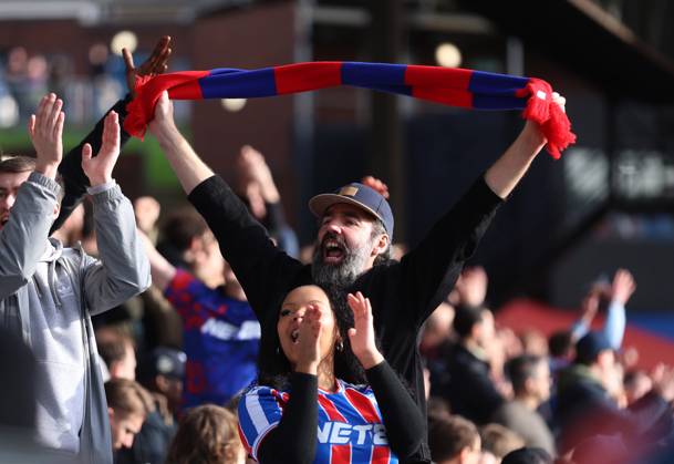 Premier League - Crystal Palace FC v Wolverhampton Wanderers LONDON, ENGLAND, FEBRUARY 21: Crystal Palace fans during the match between Crystal Palace FC and Wolverhampton Wanderers FC in the Premier League at Selhurst Park Stadium in London, England, on February 21. (Photo by Daniel Weir) London Selhurst Park Stadium England Copyright: xDanielxWeir SportsxPressxPhotox SPPA_Crystal_Palace_Wolverhampton_Wanderers_220226_DW73