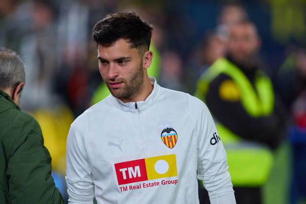 Villarreal CF and Valencia CF - LaLiga EA Sports VILLARREAL, SPAIN - FEBRUARY 22: Hugo Duro of Valencia CF looks on prior to the LaLiga EA Sports match between Villarreal CF and Valencia CF at Estadio de la Ceramica on February 22, 2026 in Villarreal, Spain. (Photo by Jose Torres Photo Players Images Magara Press) Villarreal Estadio de la Ceramica Spain Copyright: xJosexTorresx