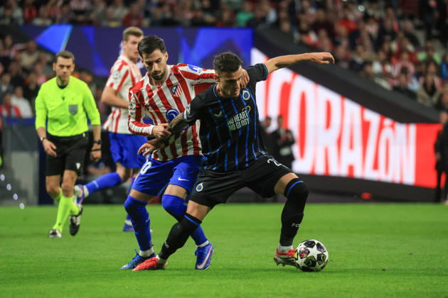 Spain - Atletico de Madrid vs Club Brugge KV - 24 02 2026 SPAIN, MADRID, FEBRUARY 24. Aleksandar Stankovic of Brugge duels for the ball with Alex Baena of Atletico de Madrid during the UEFA Champions League Knockout Play-off Second Leg football match between Atletico de Madrid and Club Brugge KV at Estadio Riyadh Air Metropolitano on February 24, 2026 in Madrid, Spain. Photo by Manuel Blondeau AOP.Press Madrid Riyadh Air Metropolitano Spain Copyright: x ManuelxBlondeau AOP.Pressx AOP20260224-0066