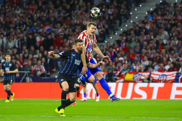 Spain - Atletico de Madrid vs Club Brugge KV - 24 02 2026 SPAIN, MADRID, FEBRUARY 24. Alexander Sorloth of Atletico de Madrid heads the ball under pressure from Brandon Mechele of Brugge during the UEFA Champions League Knockout Play-off Second Leg football match between Atletico de Madrid and Club Brugge KV at Estadio Riyadh Air Metropolitano on February 24, 2026 in Madrid, Spain. Photo by Manuel Blondeau AOP.Press Madrid Riyadh Air Metropolitano Spain Copyright: x ManuelxBlondeau AOP.Pressx AOP20260224-0091