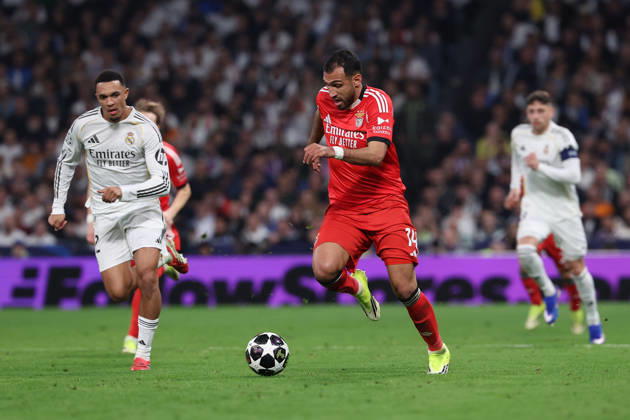 Madrid, Spain February 25, 2026 FBL UEFA Champions League 2025 26 Real Madrid SL Benfica Trent Alexander Arnold Real Madrid , Vangelis Pavlidis S L Benfica in action, with the ball during the UEFA Champions League 2025 26 knockout play offs match between Real Madrid and SL Benfica at the Santiago Bernabà u Stadium on February 25, 2026 in Madrid, Spain Copyright: JoaquimxFerreira