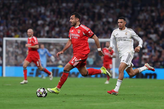 Madrid, Spain February 25, 2026 FBL UEFA Champions League 2025 26 Real Madrid SL Benfica Vangelis Pavlidis S L Benfica , Trent Alexander Arnold Real Madrid in action, with the ball during the UEFA Champions League 2025 26 knockout play offs match between Real Madrid and SL Benfica at the Santiago Bernabà u Stadium on February 25, 2026 in Madrid, Spain Copyright: JoaquimxFerreira