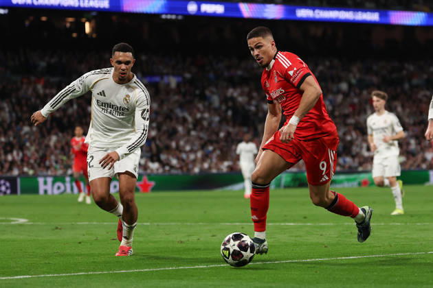 Madrid, Spain February 25, 2026 FBL UEFA Champions League 2025 26 Real Madrid SL Benfica Trent Alexander Arnold Real Madrid , Franjo Ivanovic S L Benfica in action, with the ball during the UEFA Champions League 2025 26 knockout play offs match between Real Madrid and SL Benfica at the Santiago Bernabà u Stadium on February 25, 2026 in Madrid, Spain Copyright: JoaquimxFerreira