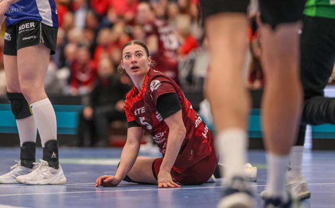 GER, Bensheim, HSG Bensheim Auerbach Flames vs HSG Blomberg Lippe, Alsco Handball Bundesliga Frauen, Handball, DHB, Spielzeit 2025 2026, Weststadthalle Bensheim, 19 Spieltag im Bild Isabell Hurst HSG Bensheim Auerbach Flames Frauen 5 , Disappointment and frustration DFB DFL REGULATIONS PROHIBIT ANY USE OF PHOTOGRAPHS AS IMAGE SEQUENCES AND OR QUASI VIDEO, 28 02 2026 Copyright: HMBxMedia HendrikxHamelau