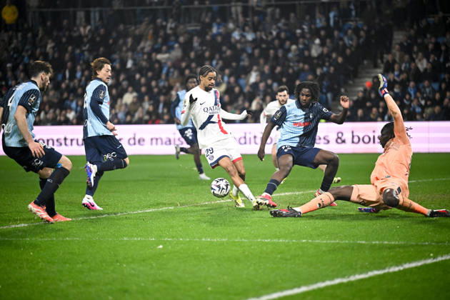 Le Havre Athletic Club v Paris Saint-Germain - Ligue 1 McDonald s 2025 2026 15 Ayumu SEKO (hac) - 29 Stephan ZAGADOU (hac) - 29 Bradley BARCOLA (psg) during the Ligue 1 McDonald s match between Le Havre and Paris at Stade Oceane on February 28, 2026 in Le Havre, France. Le Havre France  Copyright: xFEPx 776348301