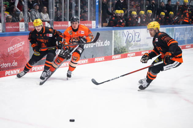 Noah Dunham Loewen Frankfurt, 12 GER, Loewen Frankfurt vs Grizzlys Wolfsburg, Ice Hockey, Penny DEL, 47 Matchday, Season 2025 2026, 01 03 2026 Eibner Pressefoto Attila Ziga GER, Loewen Frankfurt vs Grizzlys Wolfsburg, Ice Hockey, Penny DEL, 47 Matchday, Season 2025 2026, 01 03 2026 Frankfurt Copyright: xEibner-Pressefotox EP_AZA
