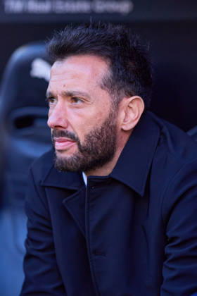 Valencia CF v Osasuna - LaLiga EA Sports VALENCIA, SPAIN - MARCH 1: Carlos Corberan, head coach of Valencia CF looks on prior to the LaLiga EA Spots match between Valencia CF and Osasuna at Estadio Mestalla on March 1, 2026 in Valencia, Spain. (Photo by Jose Torres Photo Players Images Magara Press) Valencia Estadio Mestalla Spain Copyright: xJosexTorresx