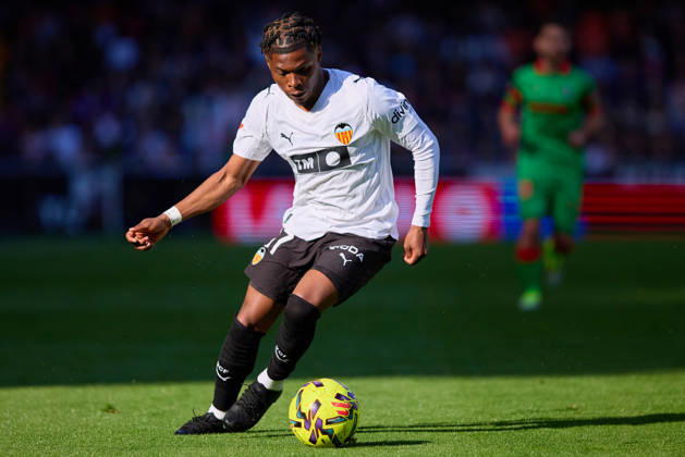 Valencia CF v Osasuna - LaLiga EA Sports VALENCIA, SPAIN - MARCH 1: Largie Ramazani of Valencia CF runs with the ball during to the LaLiga EA Spots match between Valencia CF and Osasuna at Estadio Mestalla on March 1, 2026 in Valencia, Spain. (Photo by Jose Torres Photo Players Images Magara Press) Valencia Estadio Mestalla Spain Copyright: xJosexTorresx