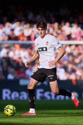 Valencia CF v Osasuna - LaLiga EA Sports VALENCIA, SPAIN - MARCH 1: Javi Guerra of Valencia CF runs with the ball during to the LaLiga EA Spots match between Valencia CF and Osasuna at Estadio Mestalla on March 1, 2026 in Valencia, Spain. (Photo by Jose Torres Photo Players Images Magara Press) Valencia Estadio Mestalla Spain Copyright: xJosexTorresx