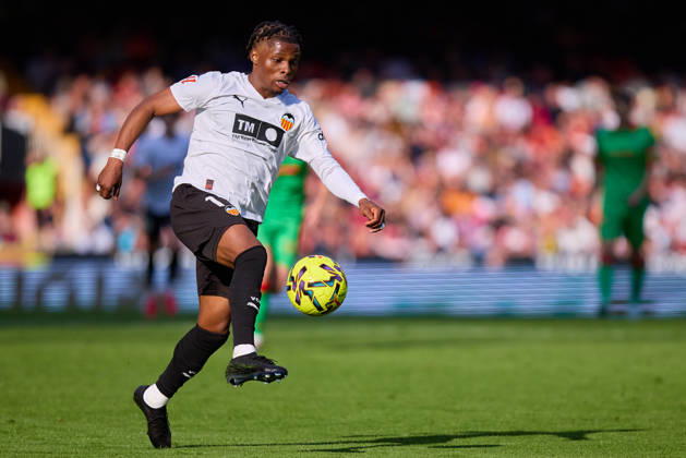 Valencia CF v Osasuna - LaLiga EA Sports VALENCIA, SPAIN - MARCH 1: Largie Ramazani of Valencia CF in action during to the LaLiga EA Spots match between Valencia CF and Osasuna at Estadio Mestalla on March 1, 2026 in Valencia, Spain. (Photo by Jose Torres Photo Players Images Magara Press) Valencia Estadio Mestalla Spain Copyright: xJosexTorresx