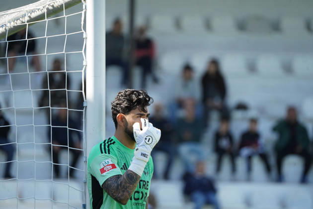 Liga Portugal 2 Meu Super Round 24 football match between SC Farense and Lusitania Lourosa FC, Faro, Portugal Faro, Portugal. 1 st Mar, 2026. Vitor Hugo, Lourosa FC goalkeeper, directing his teamates on a freekick during the SC Farense 2 - 1 Lusitano Lourosa FC Round 24 match for the football Liga Portugal 2 Meu Super. Nuno Pires Veloso Alamy Live News Copyright: xNunoxPiresxVelosox