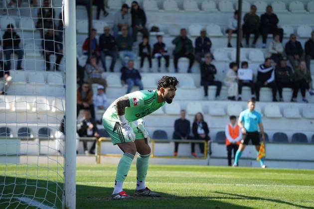 Liga Portugal 2 Meu Super Round 24 football match between SC Farense and Lusitania Lourosa FC, Faro, Portugal Faro, Portugal. 1 st Mar, 2026. Vitor Hugo, Lourosa FC goalkeeper, preparing himself for a freekick during the SC Farense 2 - 1 Lusitano Lourosa FC Round 24 match for the football Liga Portugal 2 Meu Super. Nuno Pires Veloso Alamy Live News Copyright: xNunoxPiresxVelosox