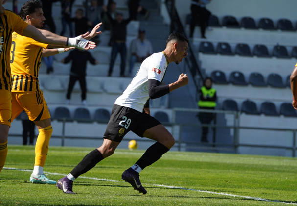 Liga Portugal 2 Meu Super Round 24 football match between SC Farense and Lusitania Lourosa FC, Faro, Portugal Faro, Portugal. 1 st Mar, 2026. Claudio Falcao SC Farense player, celebrating the first goal of the match for his team, during the SC Farense 2 - 1 Lusitano Lourosa FC Round 24 match for the football Liga Portugal 2 Meu Super. Nuno Pires Veloso Alamy Live News. Copyright: xNunoxPiresxVelosox