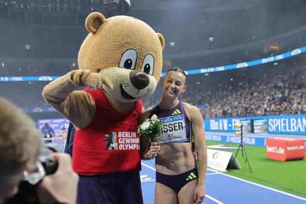 BERLIN, GERMANY - MARCH 6: Nadine VISSER (NED), 60m Hurdles Women, Two-time European champion 100-metre hurdles and the mascot of the event, during the ISTAF Indoor Berlin at Uber Arena Berlin, March 6, 2026 in Berlin, Germany. Berlin Germany Copyright: xx