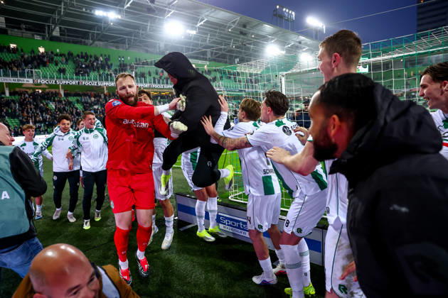2026-03-07 FC Groningen v Ajax - Dutch Eredivisie GRONINGEN, NETHERLANDS - MARCH 7: players of FC Groningen celebrate the win during the Dutch Eredivisie match between FC Groningen and Ajax at Stadion Euroborg on March 7, 2026 in Groningen, Netherlands. Groningen Stadion Euroborg Netherlands Content not available for redistribution in The Netherlands directly or indirectly through any third parties. Copyright: xPieterxvanxderxWoudex