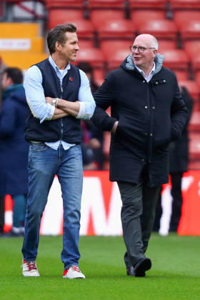 Wrexham v Chelsea, Emirates FA Cup Ryan Reynolds, Co-owner of Wrexham talks to Shaun Harvey, Club Director of Wrexham ahead of the Wrexham v Chelsea Emirates FA Cup match at the STÅK Cae Ras, Wrexham, Wales on 7 March 2026 Credit: Luke Williams Every Second Media Editorial use only. All images are copyright Every Second Media Limited. No images may be reproduced without prior permission. All rights reserved. Premier League and Football League images are subject to licensing agreements with Football DataCo Limited. see https: www.football-dataco.com Copyright: xIMAGO EveryxSecondxMediax ESM-1845-0052 LukexWilliamsx xEveryxSecondxMediax