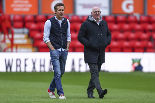 Wrexham v Chelsea, Emirates FA Cup Ryan Reynolds, Co-owner of Wrexham talks to Shaun Harvey, Club Director of Wrexham ahead of the Wrexham v Chelsea Emirates FA Cup match at the STÅK Cae Ras, Wrexham, Wales on 7 March 2026 Credit: Luke Williams Every Second Media Editorial use only. All images are copyright Every Second Media Limited. No images may be reproduced without prior permission. All rights reserved. Premier League and Football League images are subject to licensing agreements with Football DataCo Limited. see https: www.football-dataco.com Copyright: xIMAGO EveryxSecondxMediax ESM-1845-0081 LukexWilliamsx xEveryxSecondxMediax