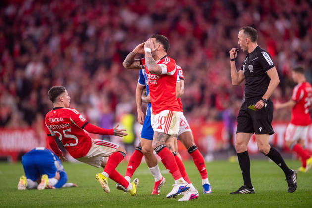 March 8, 2026, Lisboa, Lisboa, Portugal: LISBOA, PORTUGAL - MARCH 08: JOAO PINHEIRO referee of the match is seen showing yellow card to NICOLAS OTAMENDI from SL Benfica during the Liga Portugal Betclic 2025 26 League match between SL Benfica and FC Porto, at Estadio do Lisboa e Benfica on March 08, 2026 in Lisboa, Portugal Lisboa Portugal - ZUMAl192 20260308_zsp_l192_034 Copyright: xMiguelxLemosx
