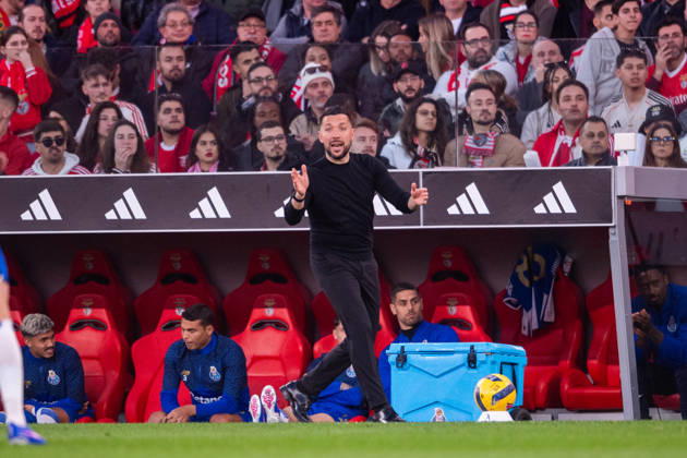 March 8, 2026, Lisboa, Lisboa, Portugal: LISBOA, PORTUGAL - MARCH 08: FRANCESCO FARIOLI head coach of FC Porto is seen on action during the Liga Portugal Betclic 2025 26 League match between SL Benfica and FC Porto, at Estadio do Lisboa e Benfica on March 08, 2026 in Lisboa, Portugal Lisboa Portugal - ZUMAl192 20260308_zsp_l192_048 Copyright: xMiguelxLemosx